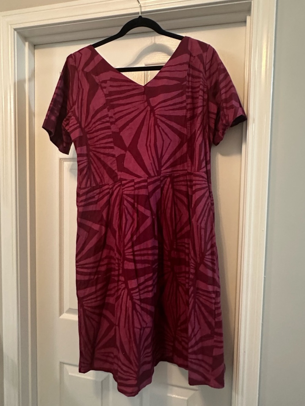 V-Neck Short Sleeve Mini Dress in Magenta Print